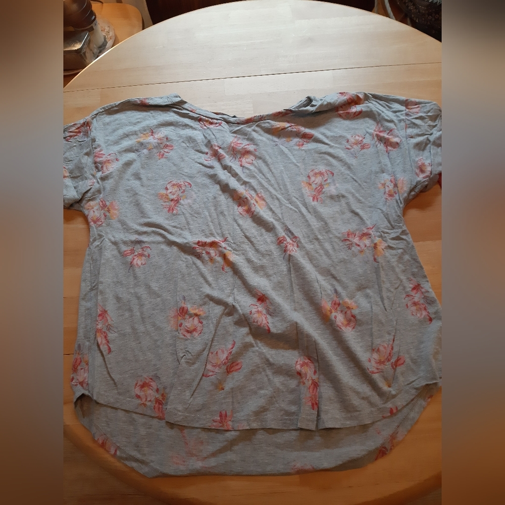 3 T-Shirt Bundle, Maurices and American Eagle